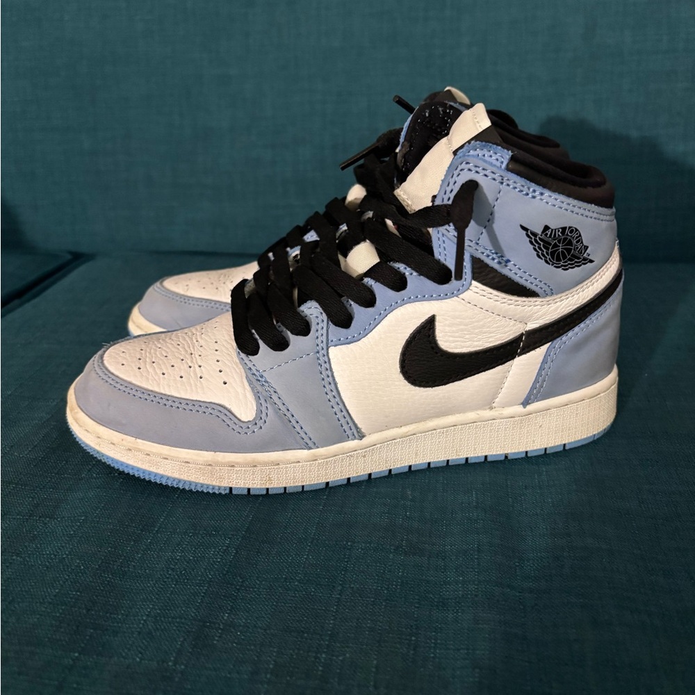 Jordan Kids Shoes in Light Blue and White - Picture 3 of 4
